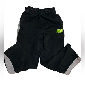 Nike boys sweatpants - Black - Size 5